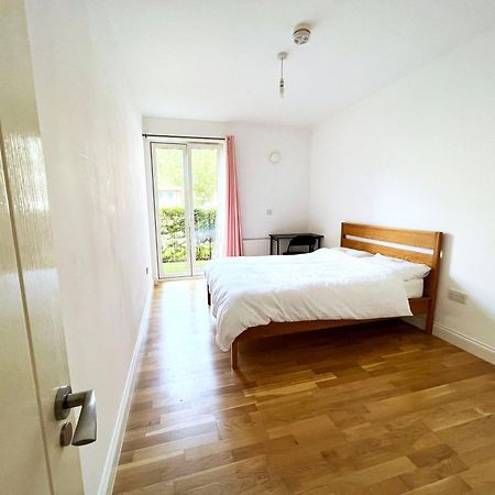 Bedroom 2, Queens Road London Eksteriør bilde